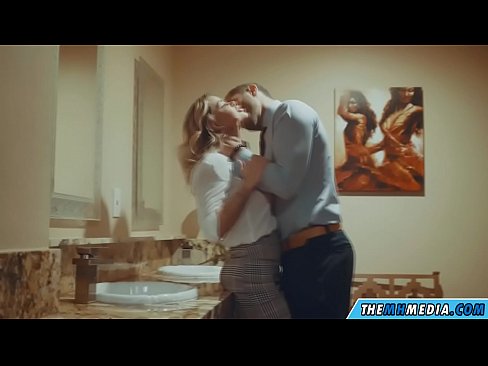 ❤️ Бүкіл аққұба сізді қоғамдық дәретханада азғырғанда ☑ Анальный видео kk.sexafinkarasskaz.ru ❤